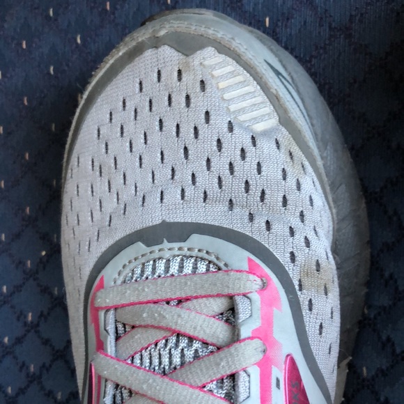 Brooks “Ariel 18” Shoe, Size 7.5 - Picture 9 of 12